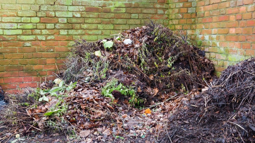 Composting in Winter: Keep the Heap Working When It Is Cold and Wet - Happy Valley Seeds