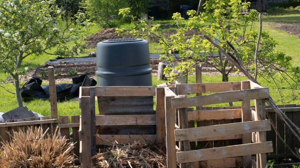 Composting in a Small Garden: Bins, Tumblers, Worm Farms and Bokashi - Happy Valley Seeds